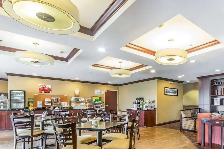 Expedia: Indiana Perfect North Slope Comfort Suite hotel or restaurant dining, The hotel lounge will be a relaxing break.